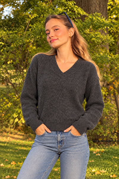 Ladima Women's Anthracite V-Neck Ultra Soft Textured Sweater