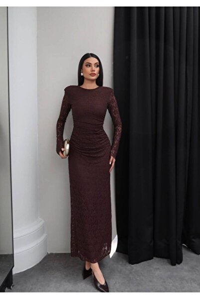 maf collection فستان سهرة نسائي بني اللون بتفاصيل مبطنة على الكتفين ودانتيل طويل