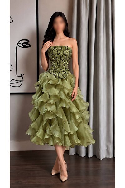 Olivia Style فستان سهرة أخضر زيتوني بقصة كورسيه وتطريز لامع وتنورة كشكش متعدد...