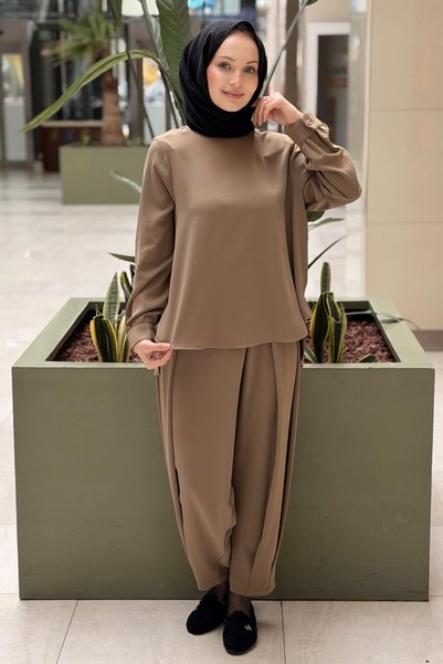 Nuss طقم أساسي من بنطلون قصير من الأمام وطويل من الخلف