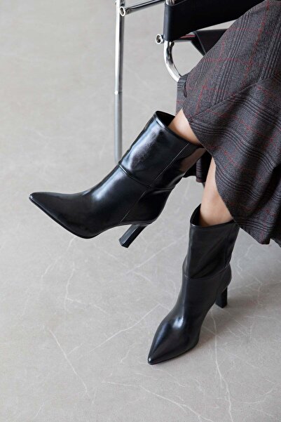 STRASWANS Lula Women's Wrinkled Leather Boots Black