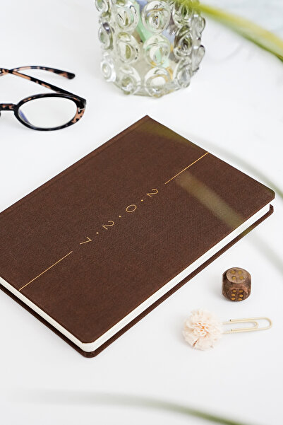 Matt Notebook مفكرة أسبوعية من الكتان مقاس A5 لعام 2027 مقاس 15x21 سم - 12 شه...