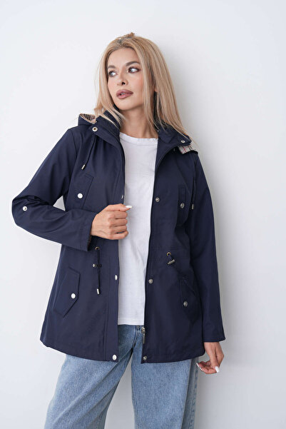Butik معطف نسائي مقاوم للماء بمقاس كبير مزود بسحاب وقلنسوة من القطن المربعات