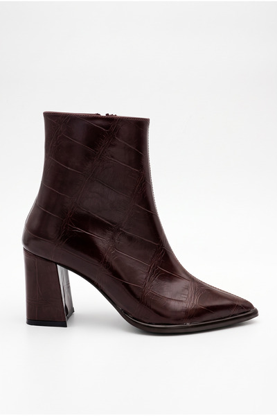 Shoesers Γυναικείες μπότες με μυτερή μύτη και χοντρό τακούνι σε καφέ σχέδιο κ...