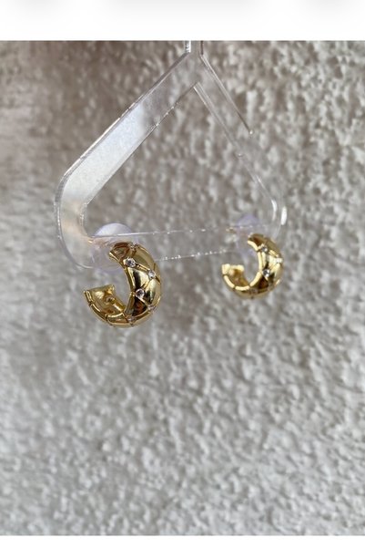 gaila design Minimal Stone Detailed Half Hoop Earrings