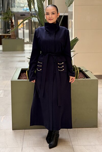 Nuss حقيبة بجيوب وتفاصيل سلسلة وسحاب أمامي