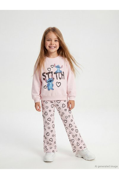 LC Waikiki NEVAVM Farkıyla LCW Kids طقم بناتي قياسي وعادي مطبوع بثلاثة خيوط ب...