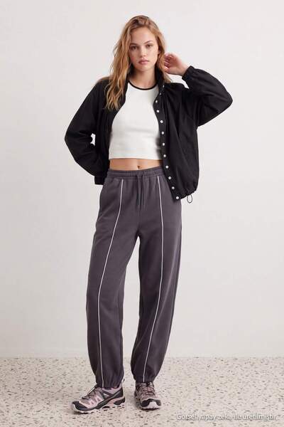 Trendyol Kollektion Anthrazitfarbene, gestrickte Jogginghose mit Barrel-Forms...