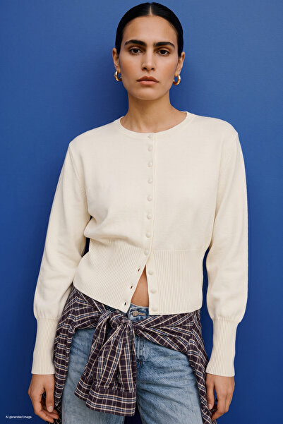 Sateen Buttoned Cardigan - Ecru