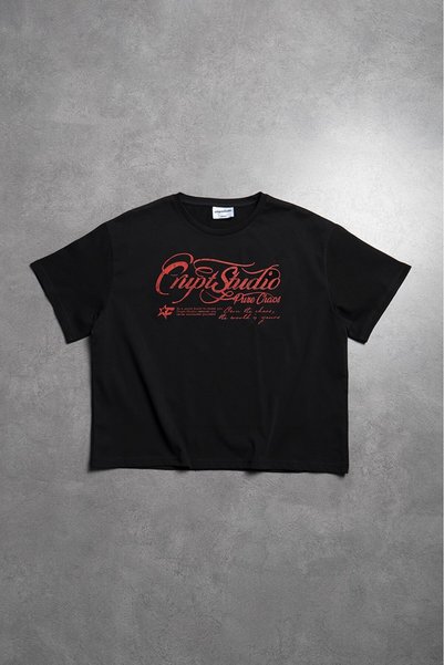 Crupt Studio Κόκκινο ανδρικό μπλουζάκι Red Pure Chaos σε μαύρο χρώμα, σε φαρδ...