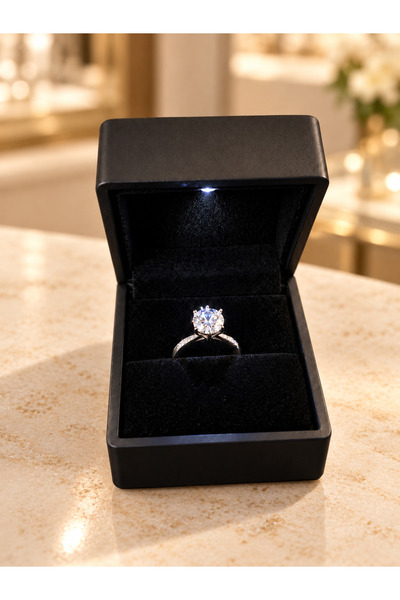Işıklı Kutuda 3 Karat Tektaş Premium Kalite Ayarlanabilir Özellikte