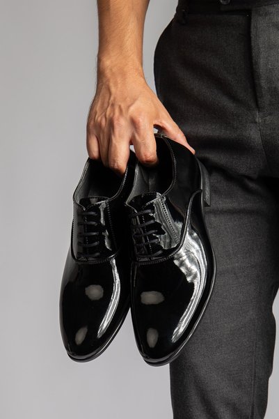maximoda Pantofi clasici negri din piele lăcuită, potriviți pentru costume de...