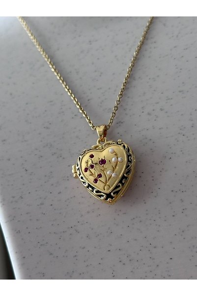 Vintage Kalp Madalyon Kolye – Açılabilir Kapaklı Çiçek ve İnci Detaylı Gold Renk Paslanmaz Çelik Kadın Kolyesi