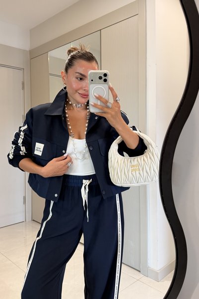 Gizem Ecemiş Holden Lacivert Kenarları Yazılı Ceket