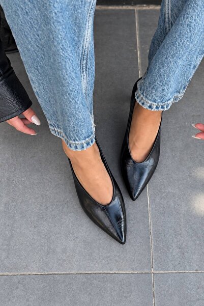 I Love Shoes Pantofi cu toc pentru femei Rovya din piele mată de crocodil negru