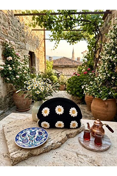 Feniks Hand-Knitted Women's Handbag with Daisy Details