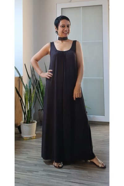 Mertcan Butik Μαύρο φόρεμα από χτενισμένο βισκόζη με χοντρές τιράντες, μήκους...