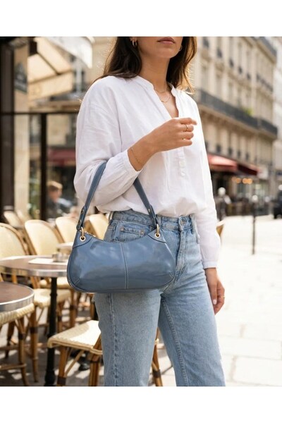 BŞK VİRGO حقيبة كتف نسائية من الجلد الناعم باللون الأزرق مع تفاصيل ذهبية، حقي...