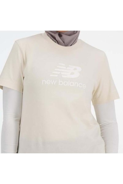 New Balance تي شيرت نسائي بتصميم عصري _ WT41502LIN