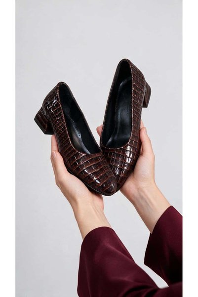 mikay shoes Kadın Kroko Desenli Alçak Kalın Topuklu Klasik Ayakkabı