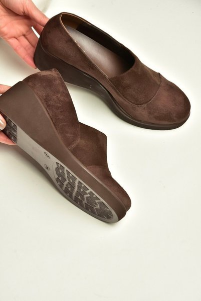 Fox Shoes Z602081502 حذاء نسائي كاجوال بنعل مبطن من جلد الغزال البني