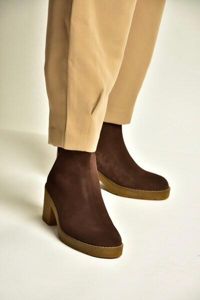 Fox Shoes Z667051161 حذاء نسائي بني من الجلد الطبيعي بكعب سميك