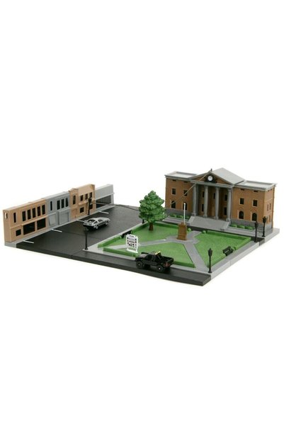 Syfax Jada Toys Înapoi în viitor Hill Valley Courthouse Square diorama 23 x 2...
