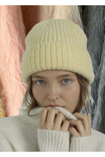 KİLİGİSTANBUL Sari Ultra Soft Textured Beanie