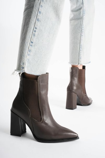 NOCTA SHOES حذاء نسائي بكعب مطاطي ومقدمة مدببة [9 سم]