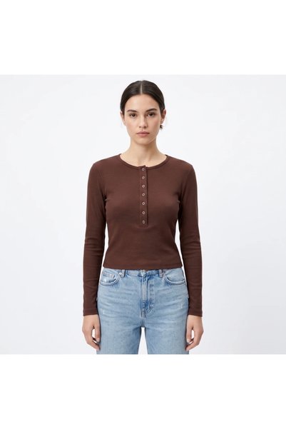 Su Wear Lace-Up Long Sleeve Tshirt