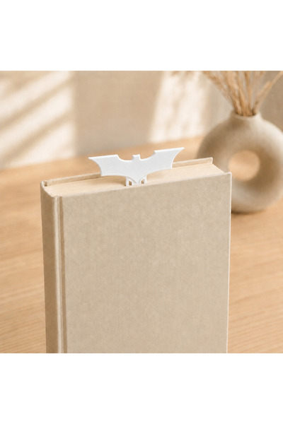 sportivoshop Semn de carte in forma de logo Batman, tip agrafa, model liliac,...