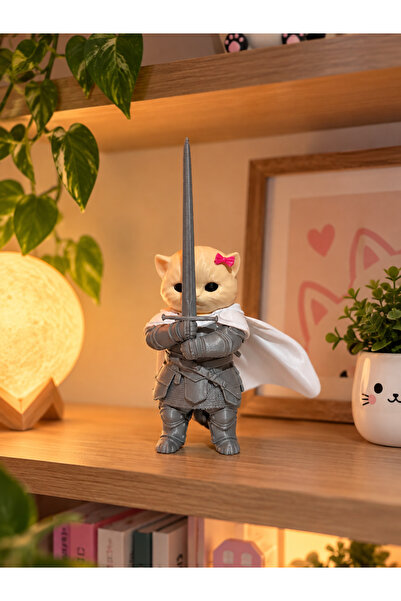 Kılıç Tutan Şövalye Kedi Figürü – Zırhlı Sevimli Kedi Biblo, 3D Dekoratif Masaüstü ve Raf Süsü, Hediyelik