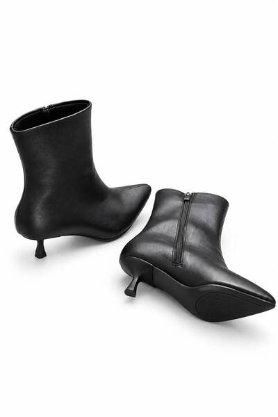 SOLERIUM SHOES Kadın Siyah Cilt Sivri Burunlu İnce Topuklu Şık Bot