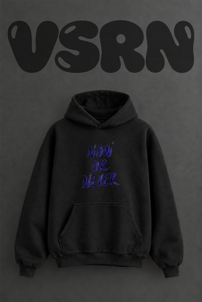 VSRN سويت شيرت بقلنسوة أسود كبير الحجم مطبوع من الأمام بتصميم Now Or Never