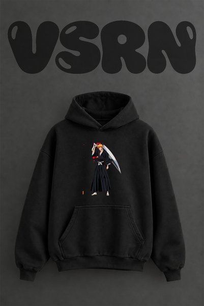VSRN سويت شيرت أسود كبير الحجم بقلنسوة وطباعة أمامية بتصميم إيشيجو كوروساكي