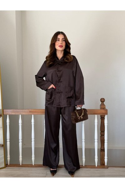 the baleria بدلة صينية من الساتان بأزرار