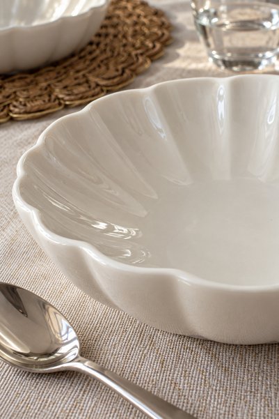 Farika Porselen Habbe 6-Piece Plain Porcelain Bowl and Plate Set—Elegant and ...