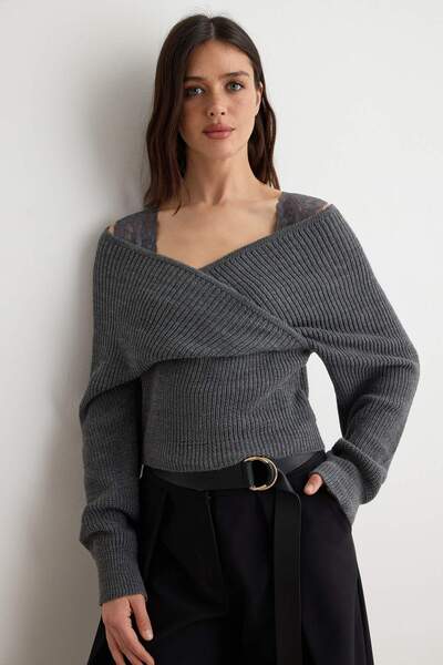 Trendyol Kollektion Anthrazitfarbener zweireihiger Strickpullover mit Spitzen...