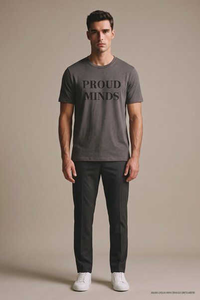 Maccali Tamno siva muška majica sa otisnutim motivom "Proud Minds" i širokim ...