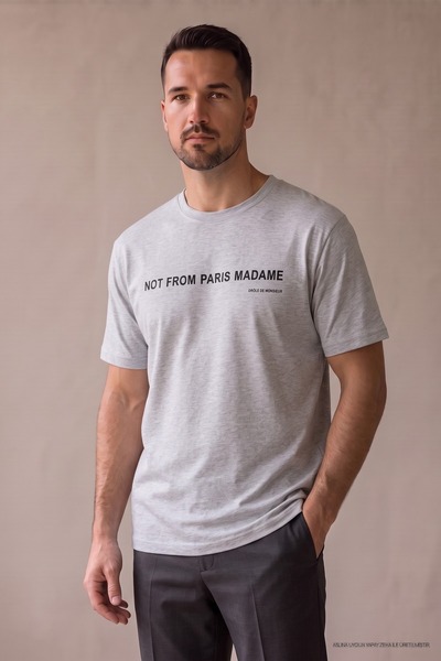 Maccali Tricou gri pentru bărbați, cu imprimeu Not From Paris, cu guler rotund