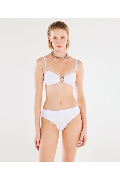 Yargıcı Top de bikini cu detaliu guler