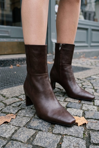 DESPİNA Karen Blunt Toe Thick Heeled Zippered Stylish and Comfortable Short Boots