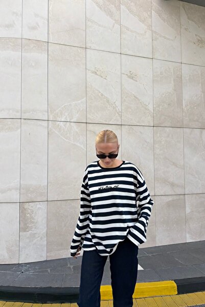 lizge giyim Cycling Collar Stripe Detail Manifest Embroidered Sweatshirt