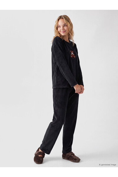 LC Waikiki Set de pijama din catifea brodat pentru femei