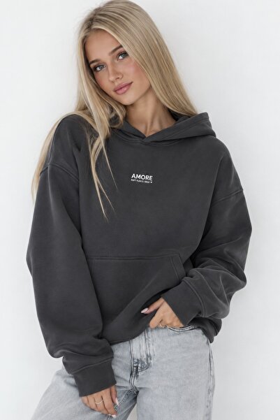 The Champ Clothing هودي نسائي كبير الحجم مطبوع عليه Amore - بقلنسوة، وجيب كانجارو، وقماش صوف رايدر بثلاث خيوط