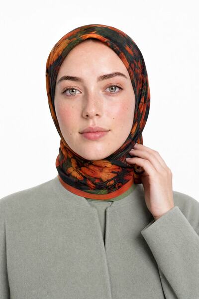 Mooncorn وشاح حرير منقوش من هبي