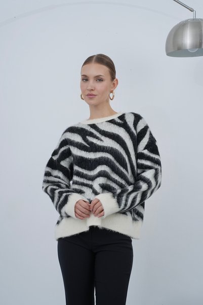 ZS Zey Studio Women's Ecru Zebra Patterned Sweater