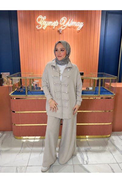 By Zeynep Yılmaz طقم أرفين باللون البيج