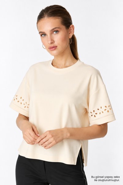 Allyco Tricou cu guler rotund și broderie florală pe mâneci
