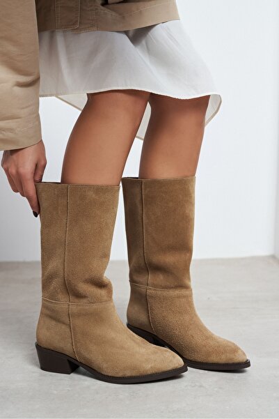 NİŞANTAŞI SHOES Meyro Rome Beige Genuine Suede Pointed Toe Thick Heel Women's Ankle Boots